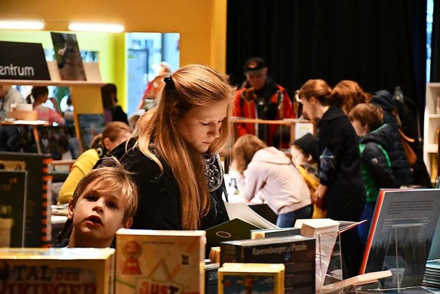 Zum 28. Mal warb die Kinderbuchmesse i...acher Burghof frs Lesen und Vorlesen.  | Foto: Barbara Ruda