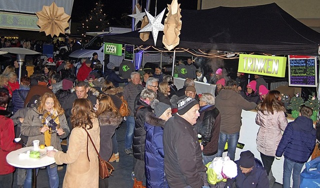 Beste Weihnachtslaune gab es  beim Adventsmarkt auf der Murger Mitte.  | Foto: Melanie Dramac