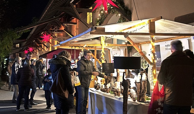 Der Kunst- und Adventsmarkt im Weinstetter Hof setzte neue Akzente.  | Foto: Volker Mnch