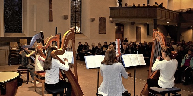 Das Harfenensemble der Klasse von Diet...iler erffnete das Festliche Konzert.   | Foto: Deborah Fritz