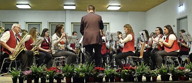 Das Hauptorchester der Harmonie Dinglingen spielt im Aktienhofsaal auf.   | Foto: Wolfgang Knstle