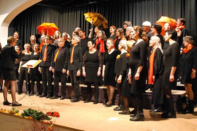 &#8222;Singing In The Rain&#8220;: Der...likum mit einem schnen Herbstkonzert.  | Foto: Thomas Loisl Mink