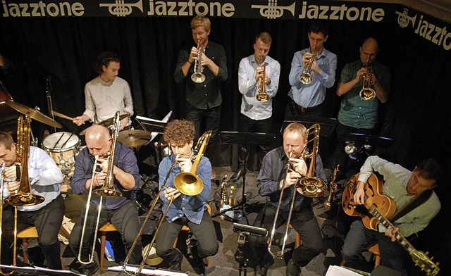 Das Big Sound Orchestra trat im Lrrac...risten Johannes Maikranz (rechts) auf.  | Foto: Thomas Loisl Mink