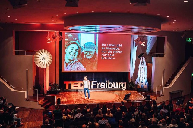 Bei den TEDx-Talks im Freiburger Konze...darum, seine Komfortzone zu verlassen.  | Foto: Fabio Smitka