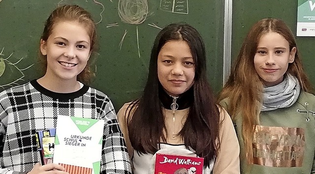 Linn Bitzenhofer (6a), Frida Rombach (...h am Vorlesewettbewerb der Realschule.  | Foto: Realschule