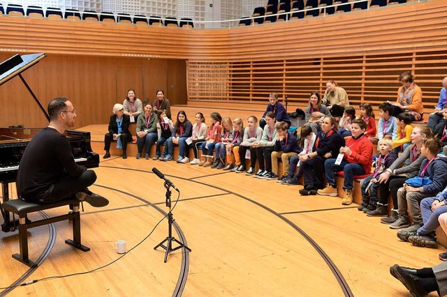 Klassik fr die Kleinen: Igor Levit er...um den Musiker und Menschen Beethoven.  | Foto: LUCERNE FESTIVAL / Priska Ketterer