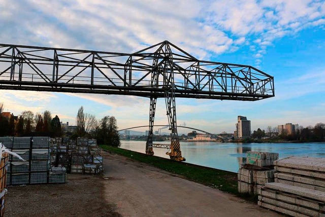 Der ausgediente Portalkran steht seit kurzem im sdlichen Rheinhafen.  | Foto: Pressestelle Weil am Rhein