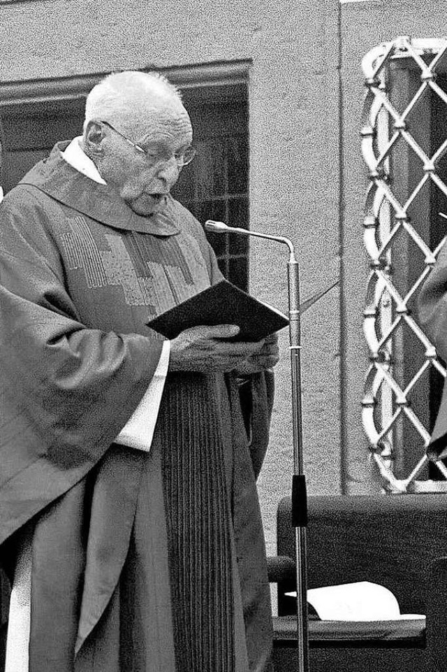 Dieses Bild zeigt Meinhard Held 2014 bei seinem goldenen Priesterjubilum  | Foto: BZ