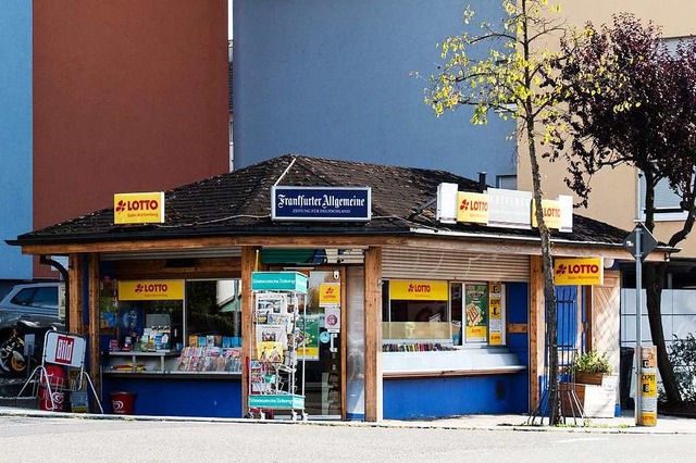 Der Vorstadtkiosk an der Lange Strae ...t fr viele Menschen eine Institution.  | Foto: Gabriele Zahn