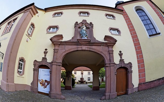 Prachtvoll ist der Eingang zum Klosterhof. Hier befindet sich das Museum.   | Foto: Susanne Gilg