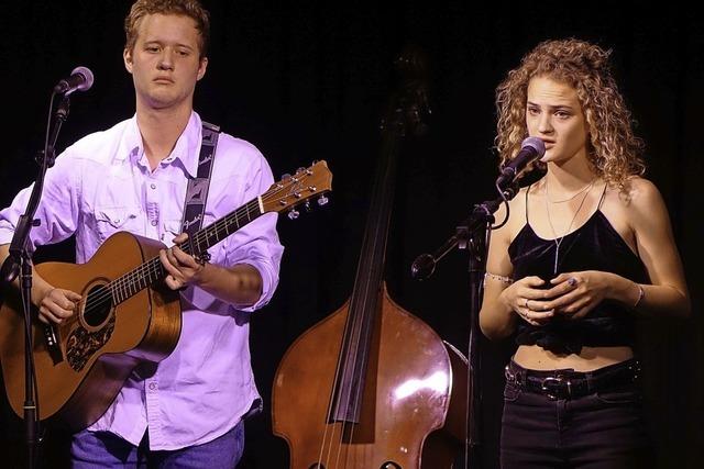 Geschwister-Duo Tomsis gibt Konzert im Weincafé Landhuus in Wehr