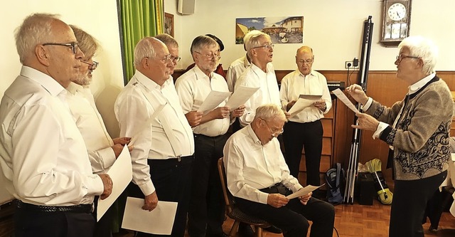 Der Bergsteiger-Chor Bonndorf mit Diri...teigergruppe Bonndorf gefeiert wurde.   | Foto: Heidemarie Rombach