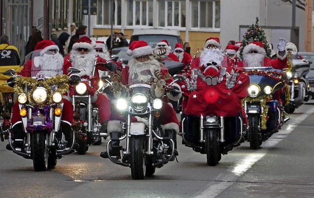 Die Harley-Nikoluse kommen fr ihre Benefizaktion nach Badenweiler.   | Foto: Klaus Mayer. Sekretr Alemannen Chapter Germany