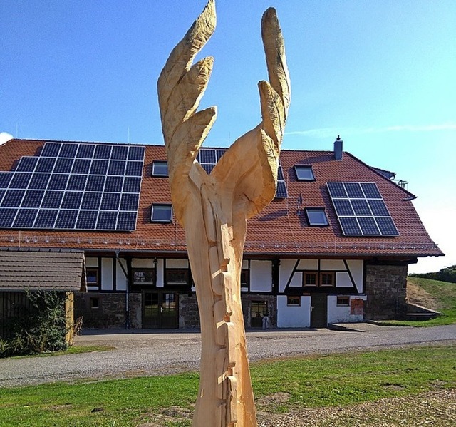 Holzskulptur vor Freizeithof  | Foto: Ursula Buhlinger