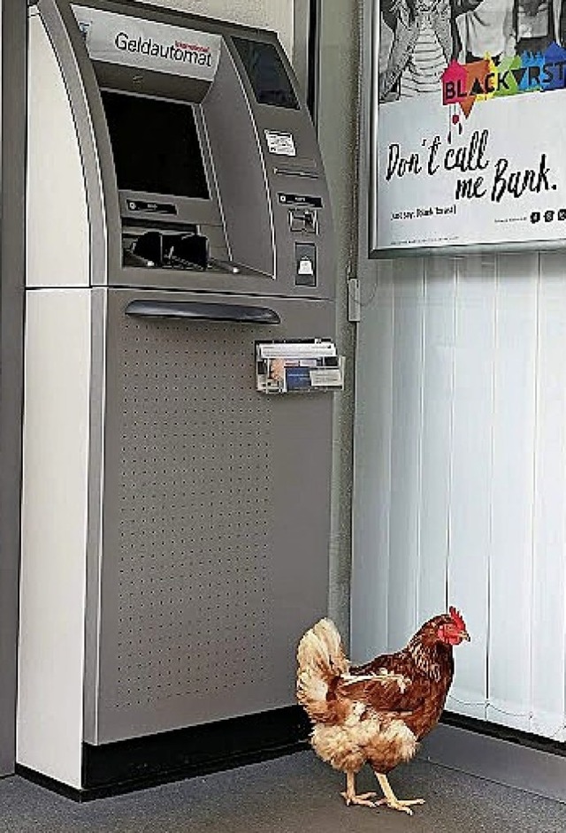 Sieglinde und der Bankautomat  | Foto: Wolfgang Beck