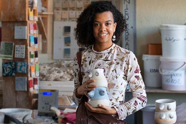 Keramik mit feministischer Botschaft: Isabelle Bapt fertigt Nippeltassen an