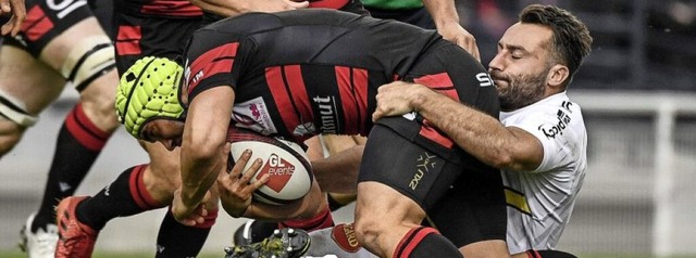 Beim Rugby geht&#8217;s zur Sache, hie...lubs der Stdte Lyon und La Rochelle.   | Foto: JEFF PACHOUD (AFP)