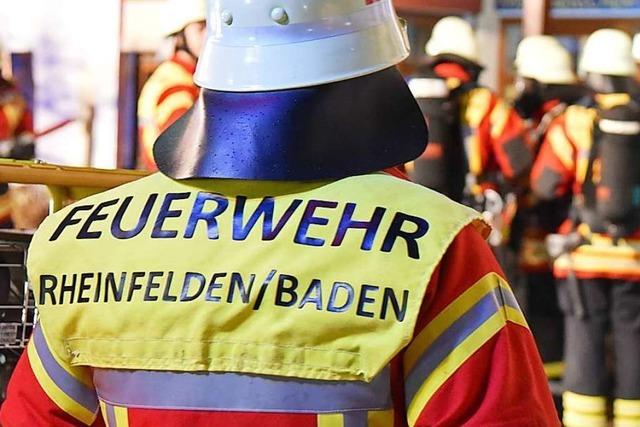 Auto brennt auf der B34 bei Herten aus