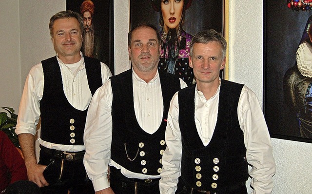 Obermeister Werner Bcherer (Mitte) mi...d Fotteler und Helmut Vetter (rechts)   | Foto: Christian Ringwald