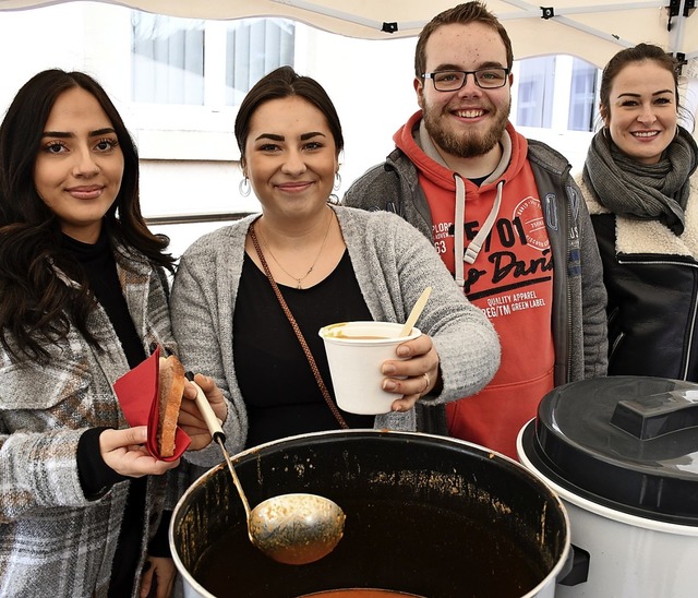 Trkische Linsensuppe lffelten die Au...ichts in kologisch korrekte Schalen.   | Foto: Barbara Ruda