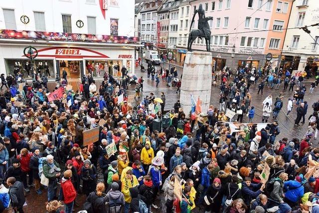 Video: Tausende Menschen beteiligen sich an Fridays for Future in Freiburg