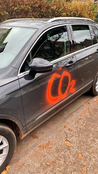 Der Schaden an diesem Fahrzeug beluft sich laut Besitzer auf circa 2500 Euro.  | Foto: Privat