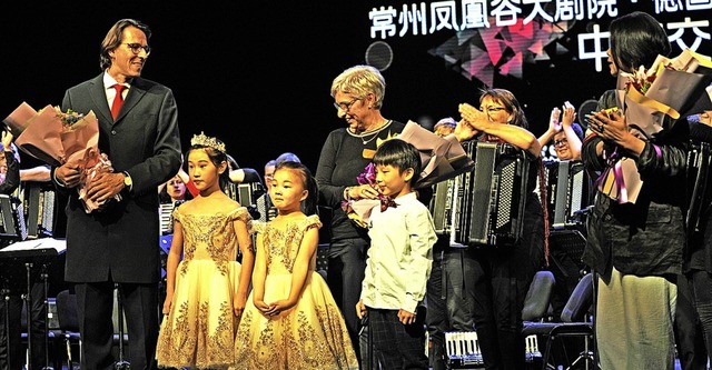 Susanne Grtner und Gregor Heinrich  b...1;  in China eine wichtige Zeremonie.   | Foto: Privat