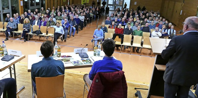 Die Diskussion in der Quellenhalle in Schlatt stie auf reges Interesse.   | Foto: Frank Schoch