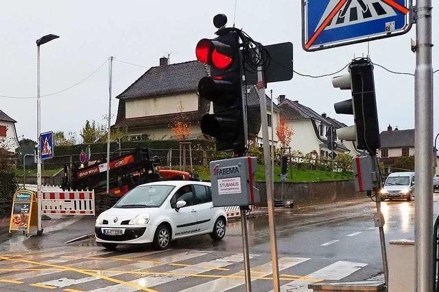 Baustelle, an der niemand arbeitet, sorgt fr Stau in Haltingen