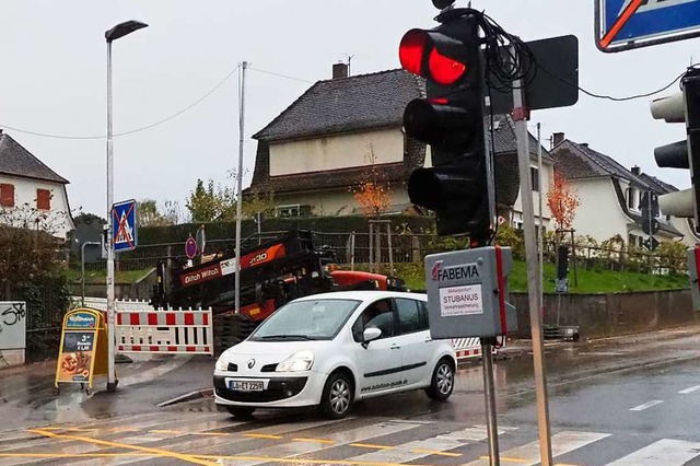 Wegen einer Baustelle (im Hintergrund)...Kreuzung Heldelinger Strae/Mrktweg.   | Foto: Herbert Frey