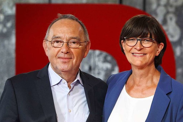 Die neue Doppelspitze der SPD: Norbert Walter-Borjans und Saskia Esken.  | Foto: DANIEL ROLAND (AFP)