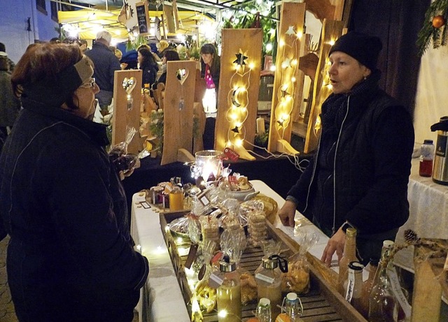 Viele Geschenkideen gab&#8217;s beim K...arkt auf dem Weingut Mner-Burtsche.   | Foto: Brigitte Rssel