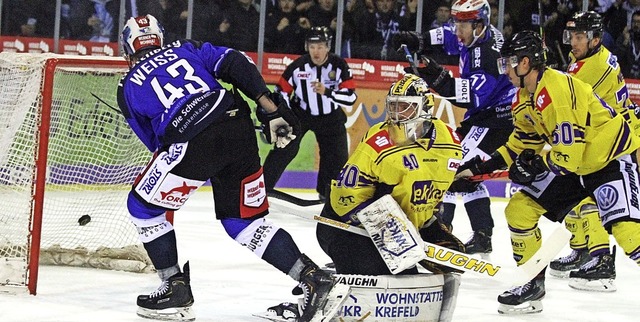 Da gab es noch Hoffnung: Alexander Wei...Wild Wings im Heimspiel gegen Krefeld.  | Foto: Dieter Reinhardt