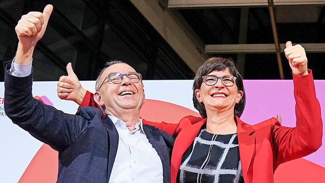 Norbert Walter-Borjans und Saskia Eske...eg im Rennen um den SPD-Parteivorsitz.  | Foto: Kay Nietfeld (dpa)