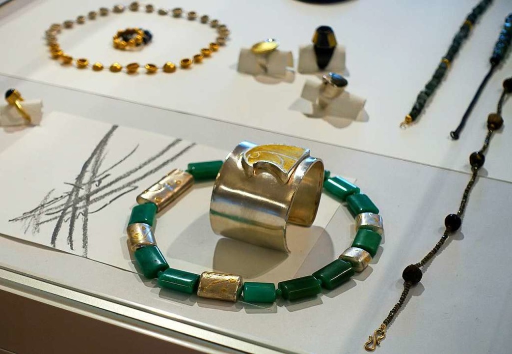 Karin Demmler stellt Schmuck aus.  | Foto: Roswitha Frey