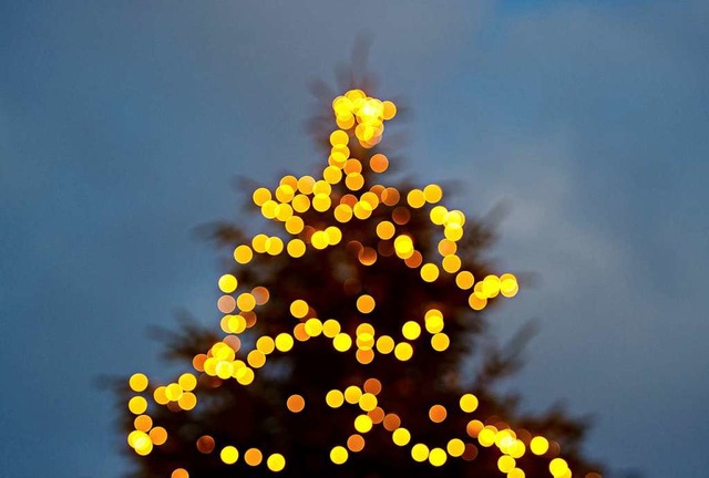 Der Dieb uerte spontan, die Weihnach...sbaum gebraucht zu haben (Symbolbild).  | Foto: Daniel Bockwoldt (dpa)