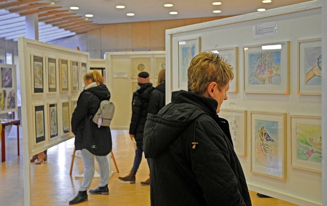 Groes Interesse fanden wieder die Werke der Schler beim 20. Kunstmarkt.   | Foto: Bettina Schaller