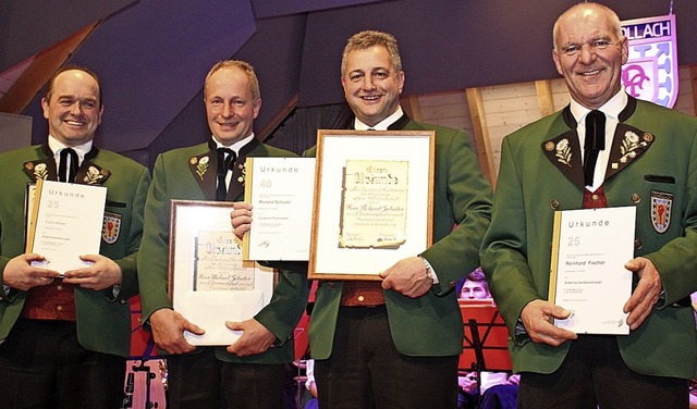 Ehrungen fr langjhrige Treue zum Mus... Roland Schuler und Reinhard Fischer.   | Foto: Gert Brichta