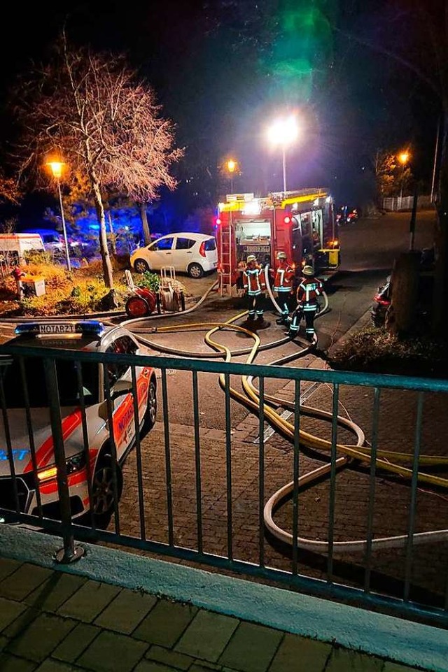 Einsatzkrfte aus Bahlingen, Endingen ...nd in der Silberbergschule im Einsatz.  | Foto: Feuerwehr Bahlingen
