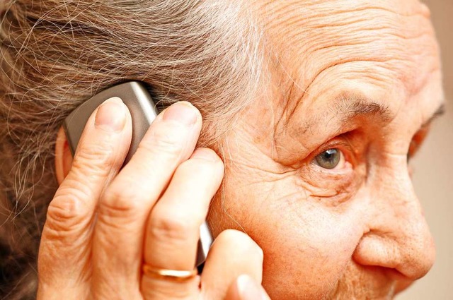 Eine Seniorin aus Lrrach wurde Opfer von Telefonbetrgern (Symbolfoto).  | Foto: photocrew  (stock.adobe.com)