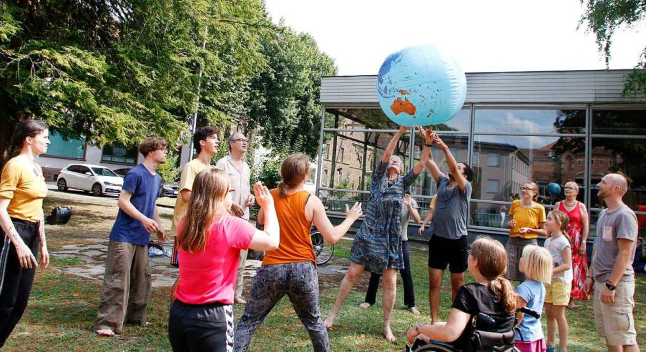 Im sommer trat die Gruppe an verschiedenen Orten in der Stadt auf.  | Foto: Heidi Fel