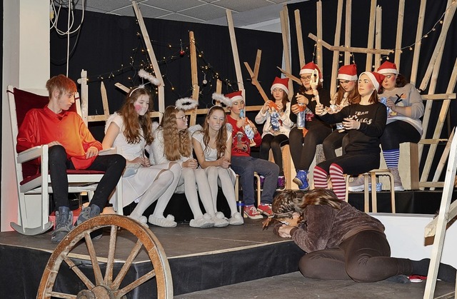 Mehr als 150 Zuschauer kamen zur Premi... Theaterstcks der Emil-Drle-Schule.   | Foto: Roland Vitt