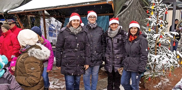 Sie freuen sich bereits auf den Weihna...Jacqueline Palluch und Sabine Thoma.    | Foto: Partyamigo