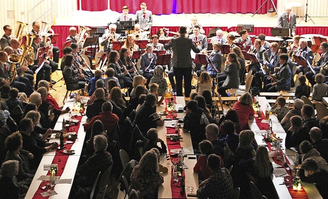 Familires Konzert: Die Hebelmusik unter der Leitung von Jean-Christophe Naas  | Foto: Yvonne Rnzi