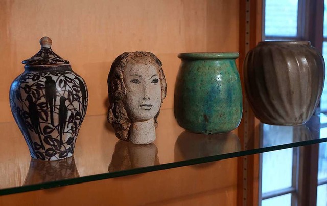 Einige der keramischen Objekte Max Lae...kmuseum Kandern als Schenkung erhielt.  | Foto: Roswitha Frey