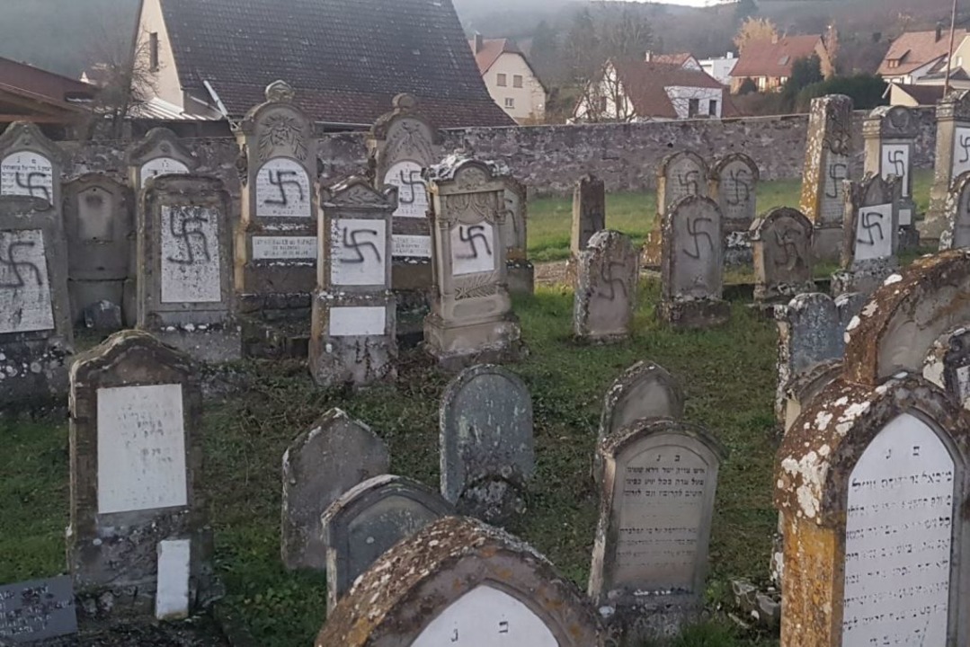 Schmierereien auf dem Friedhof von Westhoffen  | Foto: Präfektur Straßburg