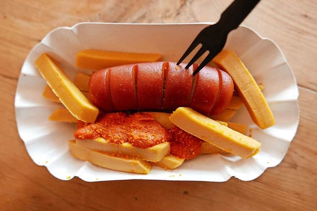 Typisch deutsch: die Currywurst &#8211... im Deutschen Currywurst Museum Berlin  | Foto: Wolfgang Herles