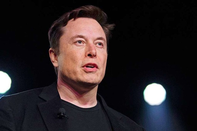 Elon Musk zeigte sich verrgert, weil ...ilfe beim Hhlendrama unerwnscht war.  | Foto: Jae C. Hong (dpa)