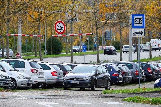 Der Park &amp; Ride-Platz an der Munzinger Strae hat Platz fr 78 Autos.  | Foto: Ingo Schneider