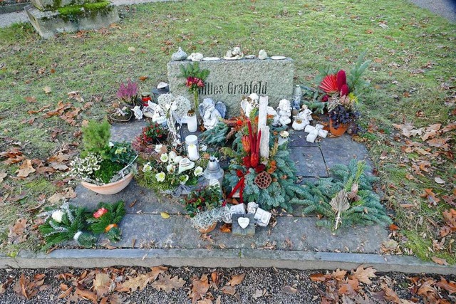 Zwei anonyme Urnenfelder, auf denen ke... gibt es bereits auf dem Waldfriedhof.  | Foto: Martin Kpfer